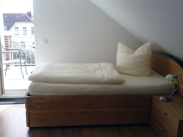 Schlafzimmer DG mit einem Einzelbett
