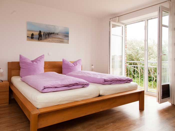 Schlafzimmer OG mit einem Doppelbett