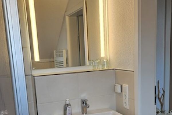haus-2-dusch-bad-2A458A165-84CA-8D13-993B-E567A26439EB.jpg